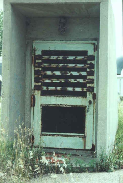551-12-4.jpg (161057 bytes)